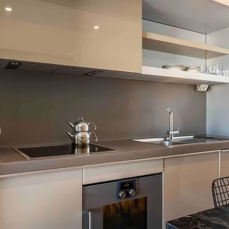 Have An Astonishing Holiday! At Emaar Square Appartement *